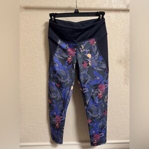 Patagonia Women’s Patterned Cropped Leggings in Black/Multi Size Small